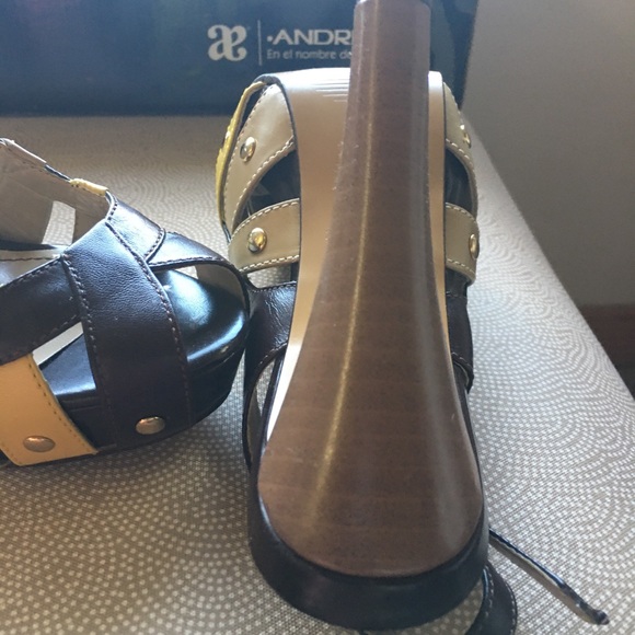 Andrea size 5 1/2 heels made in Mexico - Picture 2 of 7